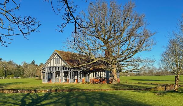 Approaching Woburn Deer Park